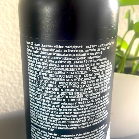 Total Results Brass Off Clarifying Blue Shampoo - Matrix LITER SIZE - Picture 2 of 2